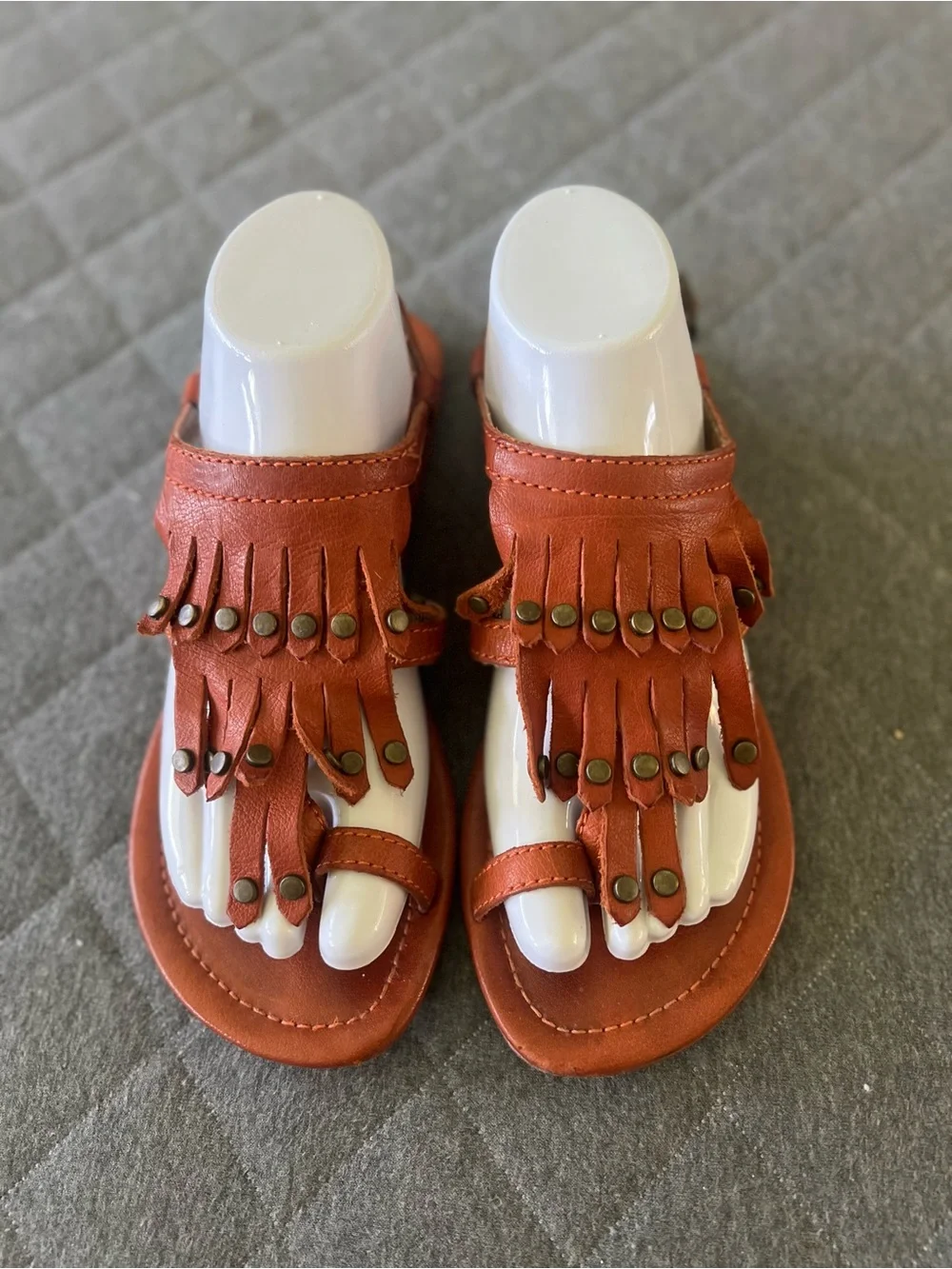 CYNTHIA VINCENT Sz 9.5 Brown Leather Boho Fringe Toe Strap Sandals Orig $275